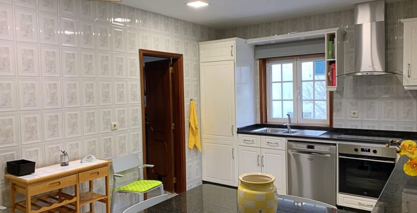 Building Having 15 Apartments